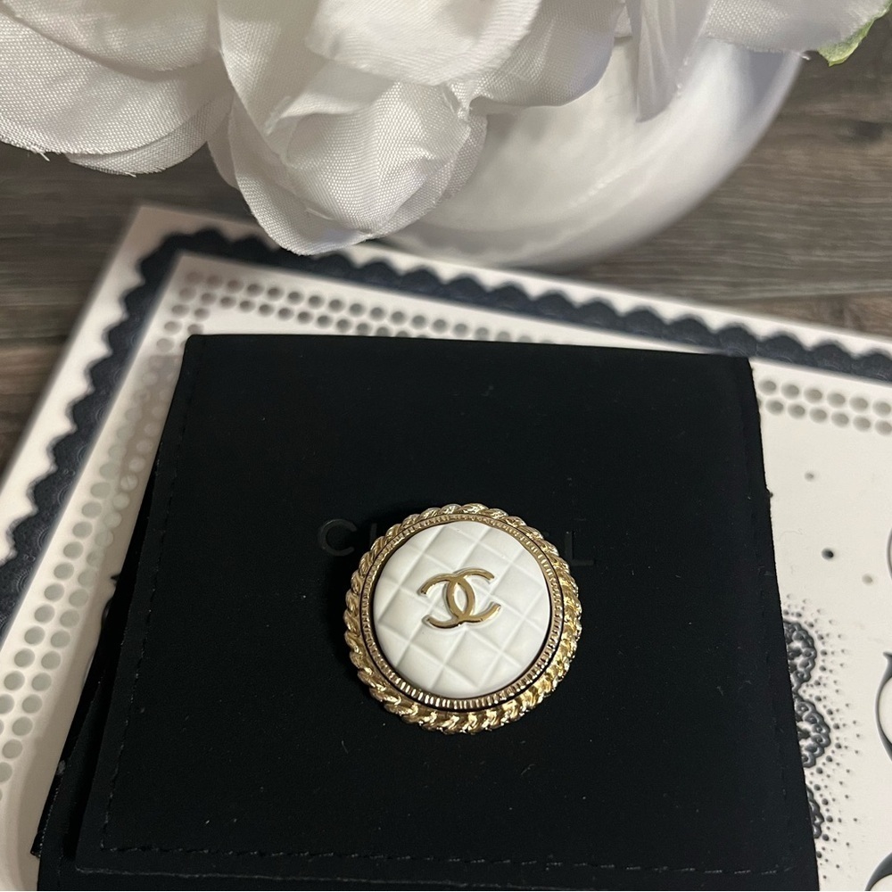 CHANEL Small Gold CC Logo White Enamel Textured Brooch